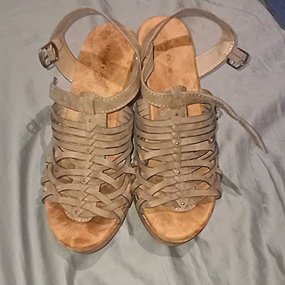 Marices wedges size 8